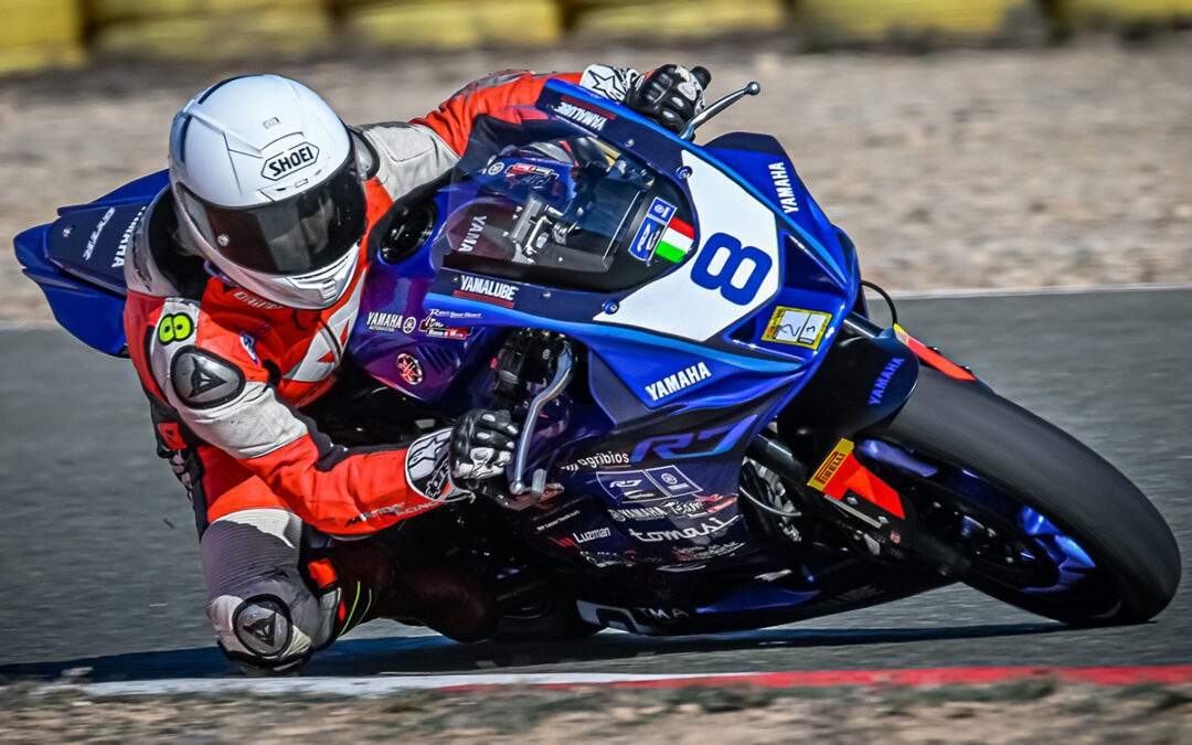 Test positivi ad Almería per la collaudatrice Masha Medvedeva in sella alla Yamaha R7